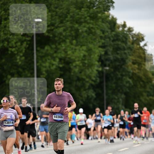 29.06.2025 - hella hamburg halbmarathon Dr. Thomas Lammeyer http://msf.ph/oto/8432769 29.06.2025 10:52:49 Kennedybrücke 1246, 1463, 1639, 1701, 1720, 2627, 2704, 3049, 3077, 3215, 4856, 5010, 5714, 5952, 6950, 7394, 7427, 7970, 8077, 9552, 9691, 9696, 9775, 9787, 10366, 10794 meine-sportfotos.de