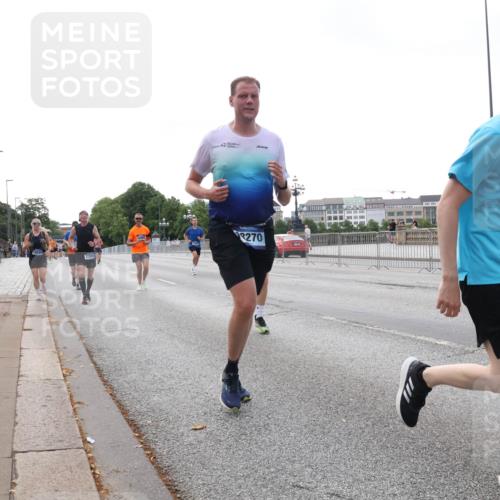 29.06.2025 - hella hamburg halbmarathon Lena Gebhardt http://msf.ph/oto/8432799 29.06.2025 10:08:06 Lombardsbrücke 4864, 270, 2309, 1079, 1173, 1527, 2190, 2309, 2427, 3328, 4228, 4864, 5100, 5287, 5926, 6918, 7198, 7348, 7476, 7760, 8585, 9071, 9457, 9616, 9823, 9966, 10212, 10609, 10703, 10857, 11114, 11394, 11641, 12378, 12658, 12789, 12893, 13014, 13458, 14631, 15785, 16241, 16539, 16809, 16915, 18270, 18325, 18531, 19134 meine-sportfotos.de