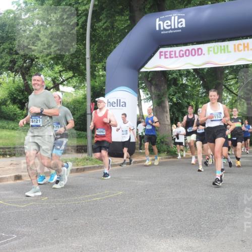 29.06.2025 - hella hamburg halbmarathon KatJ http://msf.ph/oto/8432817 29.06.2025 10:43:24 Zwischen KM18-KM19 1972, 2741, 2982, 2996, 3042, 4152, 4594, 4813, 5418, 7037, 8255, 8393 meine-sportfotos.de