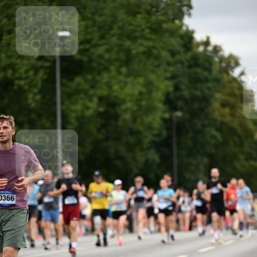 29.06.2025 - hella hamburg halbmarathon Dr. Thomas Lammeyer http://msf.ph/oto/8432820 29.06.2025 10:52:50 Kennedybrücke 1246, 1392, 1463, 1639, 1701, 1720, 2627, 2704, 3049, 3077, 3215, 4856, 5010, 5714, 5952, 6950, 7394, 7427, 7970, 8077, 9552, 9691, 9696, 9775, 9787, 10366, 10794 meine-sportfotos.de