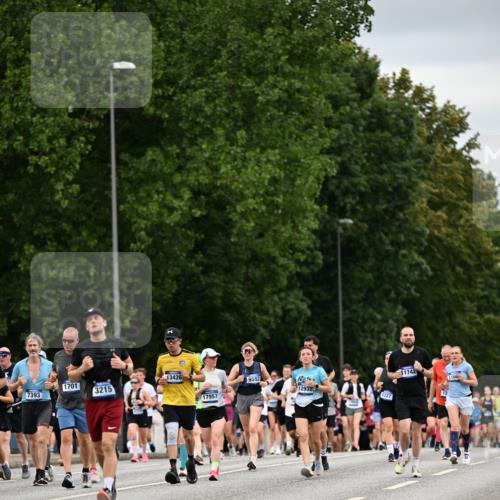 29.06.2025 - hella hamburg halbmarathon Dr. Thomas Lammeyer http://msf.ph/oto/8432843 29.06.2025 10:52:51 Kennedybrücke 1157, 1246, 1392, 1463, 1639, 1701, 1720, 2627, 2704, 3049, 3077, 3215, 4327, 4856, 5010, 5714, 5952, 6950, 7394, 7427, 7970, 8077, 9552, 9691, 9775, 9787, 10366, 10794, 11000 meine-sportfotos.de