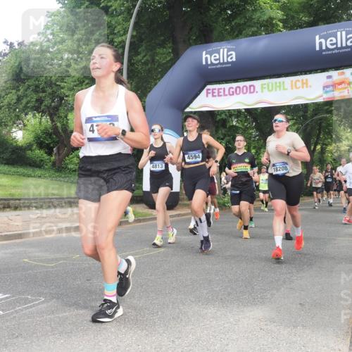 29.06.2025 - hella hamburg halbmarathon KatJ http://msf.ph/oto/8432855 29.06.2025 10:43:25 Zwischen KM18-KM19 1972, 2083, 2741, 2982, 2996, 3042, 4152, 4594, 4813, 5418, 7037, 8255 meine-sportfotos.de