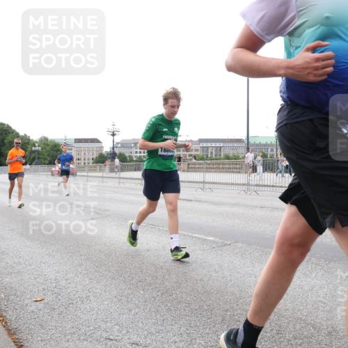29.06.2025 - hella hamburg halbmarathon Lena Gebhardt http://msf.ph/oto/8432865 29.06.2025 10:08:07 Lombardsbrücke 2309, 1079, 1173, 1527, 2190, 2309, 2427, 3328, 4228, 4864, 5100, 5287, 5926, 6918, 7198, 7348, 7476, 7760, 8585, 9071, 9457, 9616, 9823, 9966, 10212, 10609, 10703, 10857, 11114, 11394, 11641, 12378, 12658, 12789, 12893, 13014, 13458, 14631, 15429, 15785, 16241, 16539, 16809, 16915, 18270, 18325, 18531, 19134 meine-sportfotos.de