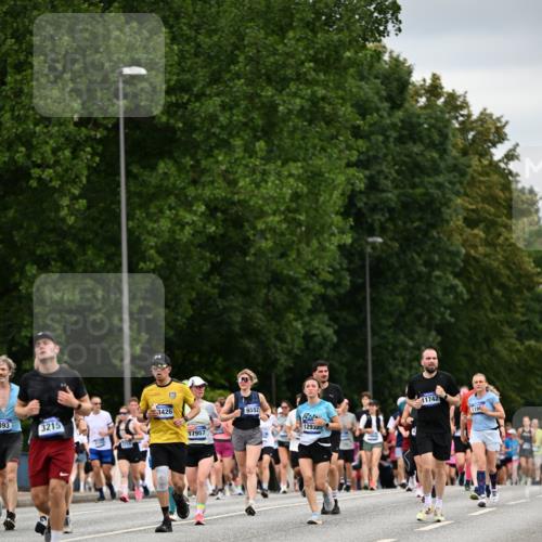 29.06.2025 - hella hamburg halbmarathon Dr. Thomas Lammeyer http://msf.ph/oto/8432867 29.06.2025 10:52:52 Kennedybrücke 1157, 1246, 1392, 1463, 1639, 1701, 1720, 2627, 2704, 3049, 3077, 3215, 4327, 4856, 5010, 5714, 5952, 6950, 7394, 7427, 7970, 8077, 9552, 9691, 9775, 9787, 10366, 10794, 11000 meine-sportfotos.de