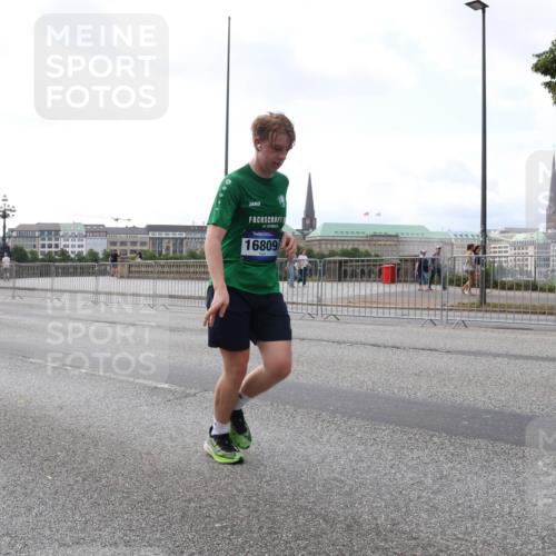 29.06.2025 - hella hamburg halbmarathon Lena Gebhardt http://msf.ph/oto/8432897 29.06.2025 10:08:08 Lombardsbrücke 2893, 16809, 1079, 1173, 1527, 2190, 2309, 2427, 3328, 4228, 4864, 5100, 5287, 5926, 6918, 7198, 7348, 7476, 7760, 8585, 9071, 9457, 9616, 9823, 9966, 10609, 10703, 10857, 11114, 11394, 11641, 12658, 12789, 12893, 13014, 13458, 14631, 15429, 15785, 16241, 16539, 16809, 16915, 18270, 18325, 18531, 19134 meine-sportfotos.de