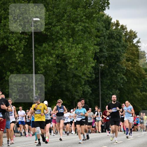 29.06.2025 - hella hamburg halbmarathon Dr. Thomas Lammeyer http://msf.ph/oto/8432899 29.06.2025 10:52:52 Kennedybrücke 1157, 1246, 1392, 1463, 1639, 1701, 1720, 2627, 2704, 3049, 3077, 3215, 4327, 4856, 5010, 5714, 5952, 6950, 7394, 7427, 7970, 8077, 9552, 9691, 9775, 9787, 10366, 10794, 11000 meine-sportfotos.de