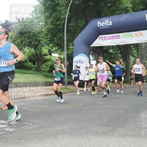 29.06.2025 - hella hamburg halbmarathon KatJ http://msf.ph/oto/8432938 29.06.2025 10:43:28 Zwischen KM18-KM19 1972, 2083, 2741, 2982, 2996, 4152, 4594, 4813, 5418, 7037, 7547 meine-sportfotos.de