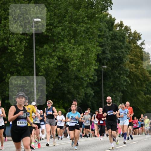 29.06.2025 - hella hamburg halbmarathon Dr. Thomas Lammeyer http://msf.ph/oto/8432940 29.06.2025 10:52:53 Kennedybrücke 1157, 1246, 1392, 1463, 1639, 1701, 1720, 2627, 2704, 3049, 3077, 3215, 4327, 4856, 5010, 5714, 5952, 6950, 7394, 7427, 8077, 8719, 9552, 9691, 9775, 9787, 10366, 10794, 11000 meine-sportfotos.de