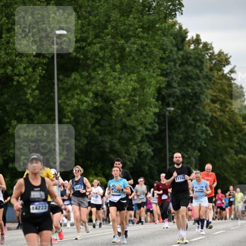 29.06.2025 - hella hamburg halbmarathon Dr. Thomas Lammeyer http://msf.ph/oto/8432946 29.06.2025 10:52:53 Kennedybrücke 1157, 1246, 1392, 1463, 1639, 1701, 1720, 2627, 2704, 3049, 3077, 3215, 4327, 4856, 5010, 5714, 5952, 6950, 7394, 7427, 8077, 8719, 9552, 9691, 9775, 9787, 10366, 10794, 11000 meine-sportfotos.de