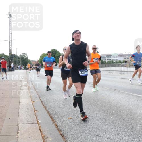 29.06.2025 - hella hamburg halbmarathon Lena Gebhardt http://msf.ph/oto/8432962 29.06.2025 10:08:09 Lombardsbrücke 1527, 16, 2309, 12893, 5926, 1079, 1173, 1527, 2190, 2309, 2427, 3328, 4228, 4864, 5100, 5287, 5926, 6918, 7198, 7348, 7476, 7760, 8585, 9071, 9457, 9616, 9823, 9966, 10609, 10703, 10857, 11114, 11394, 11641, 12658, 12789, 12893, 13014, 13458, 14631, 15429, 15785, 16241, 16439, 16539, 16809, 16915, 18270, 18325, 18531 meine-sportfotos.de