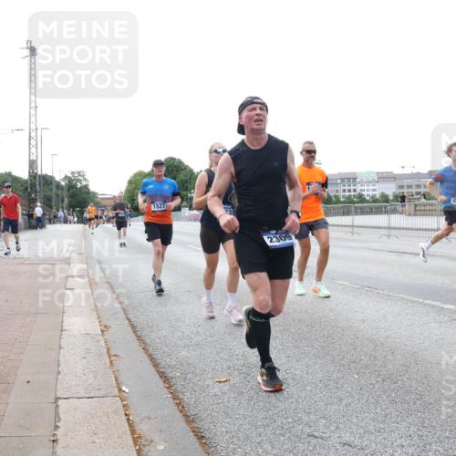 29.06.2025 - hella hamburg halbmarathon Lena Gebhardt http://msf.ph/oto/8432981 29.06.2025 10:08:09 Lombardsbrücke 1527, 2309, 5926, 1079, 1173, 1527, 2190, 2309, 2427, 3328, 4228, 4864, 5100, 5287, 5926, 6918, 7198, 7348, 7476, 7760, 8585, 9071, 9457, 9616, 9823, 9966, 10609, 10703, 10857, 11114, 11394, 11641, 12658, 12789, 12893, 13014, 13458, 14631, 15429, 15785, 16241, 16439, 16539, 16809, 16915, 18270, 18325, 18531 meine-sportfotos.de
