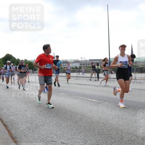 29.06.2025 - hella hamburg halbmarathon Lena Gebhardt http://msf.ph/oto/8432987 29.06.2025 10:44:29 Lombardsbrücke 10223, 330, 8272, 1345, 1519, 1802, 1804, 2186, 2343, 2610, 2674, 2692, 3065, 3506, 3596, 4215, 4496, 4636, 4898, 4968, 5127, 5355, 5647, 5649, 5730, 5731, 5902, 5905, 6002, 7216, 7326, 7610, 7818, 7842, 8272, 8591, 8763, 8957, 9331, 9333, 9397, 9510, 9536, 10006, 10223, 10303, 10304, 10416, 11272, 11825, 11955, 12318, 12322, 12409, 12803, 12995, 13262, 13288, 13330, 13390, 13906, 14091, 14123, 14350, 14654, 14681, 14971, 18454, 18459 meine-sportfotos.de