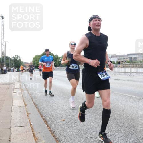 29.06.2025 - hella hamburg halbmarathon Lena Gebhardt http://msf.ph/oto/8433003 29.06.2025 10:08:10 Lombardsbrücke 1527, 16539, 2309, 5926, 1079, 1173, 1527, 2190, 2309, 2427, 3328, 4228, 4864, 5100, 5287, 5926, 6918, 7198, 7348, 7476, 7760, 8585, 9071, 9457, 9616, 9823, 9966, 10609, 10703, 10857, 11114, 11394, 11641, 12658, 12789, 12893, 13014, 13458, 14631, 15429, 15785, 16241, 16439, 16539, 16809, 16915, 18270, 18325, 18531 meine-sportfotos.de