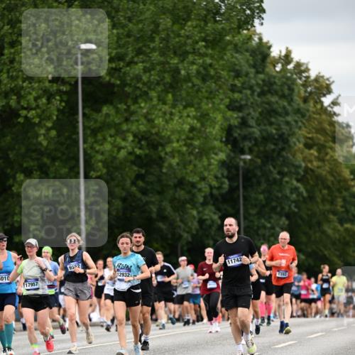 29.06.2025 - hella hamburg halbmarathon Dr. Thomas Lammeyer http://msf.ph/oto/8433014 29.06.2025 10:52:55 Kennedybrücke 1157, 1174, 1175, 1392, 1463, 1701, 1720, 2704, 3049, 3077, 3215, 4327, 5010, 5714, 5952, 6950, 7394, 7427, 8077, 8719, 9552, 9691, 9775, 9787, 10366, 10794, 11000 meine-sportfotos.de