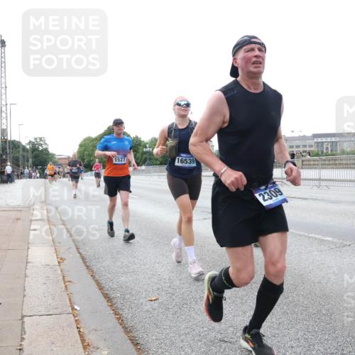 29.06.2025 - hella hamburg halbmarathon Lena Gebhardt http://msf.ph/oto/8433026 29.06.2025 10:08:10 Lombardsbrücke 1527, 16539, 2309, 5926, 1079, 1173, 1527, 2190, 2309, 2427, 3328, 4228, 4864, 5100, 5287, 5926, 6918, 7198, 7348, 7476, 7760, 8585, 9071, 9457, 9616, 9823, 9966, 10609, 10703, 10857, 11114, 11394, 11641, 12658, 12789, 12893, 13014, 13458, 14631, 15429, 15785, 16241, 16439, 16539, 16809, 16915, 18270, 18325, 18531 meine-sportfotos.de