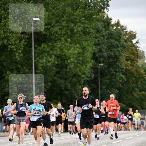 29.06.2025 - hella hamburg halbmarathon Dr. Thomas Lammeyer http://msf.ph/oto/8433061 29.06.2025 10:52:56 Kennedybrücke 1157, 1174, 1175, 1392, 1463, 1701, 1720, 2067, 3049, 3077, 3215, 4327, 5010, 5714, 5952, 6950, 7394, 7427, 8077, 8719, 9552, 9691, 9775, 9787, 10366, 10794, 11000 meine-sportfotos.de