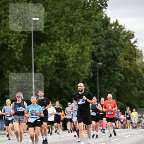 29.06.2025 - hella hamburg halbmarathon Dr. Thomas Lammeyer http://msf.ph/oto/8433064 29.06.2025 10:52:56 Kennedybrücke 1157, 1174, 1175, 1392, 1463, 1701, 1720, 2067, 3049, 3077, 3215, 4327, 5010, 5714, 5952, 6950, 7394, 7427, 8077, 8719, 9552, 9691, 9775, 9787, 10366, 10794, 11000 meine-sportfotos.de