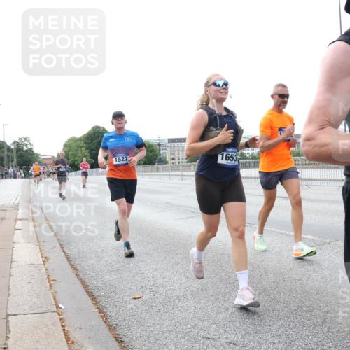 29.06.2025 - hella hamburg halbmarathon Lena Gebhardt http://msf.ph/oto/8433067 29.06.2025 10:08:10 Lombardsbrücke 1527, 1653, 1079, 1173, 1527, 2190, 2309, 2427, 3328, 4228, 4864, 5100, 5287, 5926, 6918, 7198, 7348, 7476, 7760, 8585, 9071, 9457, 9616, 9823, 9966, 10609, 10703, 10857, 11114, 11394, 11641, 12658, 12789, 12893, 13014, 13458, 14631, 15429, 15785, 16241, 16439, 16539, 16809, 16915, 18270, 18325, 18531 meine-sportfotos.de