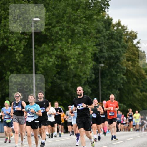 29.06.2025 - hella hamburg halbmarathon Dr. Thomas Lammeyer http://msf.ph/oto/8433070 29.06.2025 10:52:56 Kennedybrücke 1157, 1174, 1175, 1392, 1463, 1701, 1720, 2067, 3049, 3077, 3215, 4327, 5010, 5714, 5952, 6950, 7394, 7427, 8077, 8719, 9552, 9691, 9775, 9787, 10366, 10794, 11000 meine-sportfotos.de