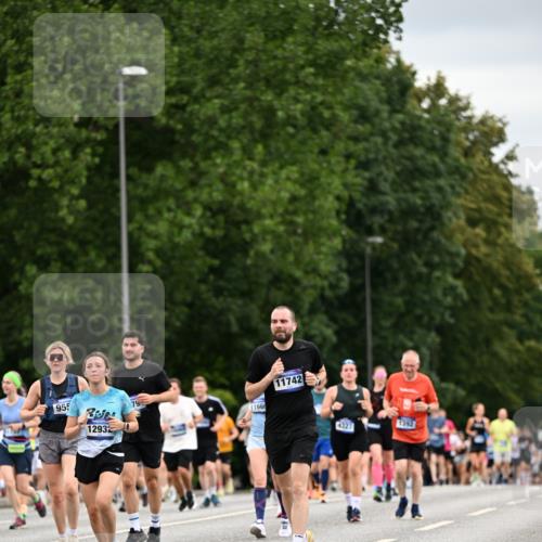 29.06.2025 - hella hamburg halbmarathon Dr. Thomas Lammeyer http://msf.ph/oto/8433079 29.06.2025 10:52:56 Kennedybrücke 1157, 1174, 1175, 1392, 1463, 1701, 1720, 2067, 3049, 3077, 3215, 4327, 5010, 5714, 5952, 6950, 7394, 7427, 8077, 8719, 9552, 9691, 9775, 9787, 10366, 10794, 11000 meine-sportfotos.de