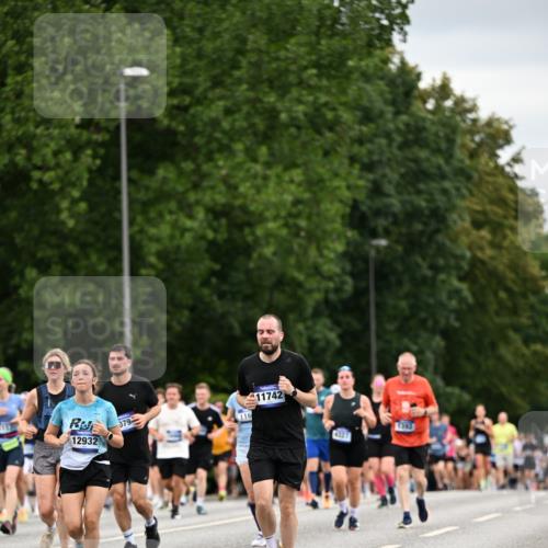29.06.2025 - hella hamburg halbmarathon Dr. Thomas Lammeyer http://msf.ph/oto/8433087 29.06.2025 10:52:57 Kennedybrücke 1157, 1174, 1175, 1392, 1463, 1701, 1720, 2067, 3049, 3077, 3215, 4327, 5010, 5714, 5952, 6950, 7394, 7427, 8077, 8719, 9552, 9691, 9775, 9787, 10366, 10794, 11000 meine-sportfotos.de