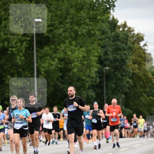 29.06.2025 - hella hamburg halbmarathon Dr. Thomas Lammeyer http://msf.ph/oto/8433089 29.06.2025 10:52:57 Kennedybrücke 1157, 1174, 1175, 1392, 1463, 1701, 1720, 2067, 3049, 3077, 3215, 4327, 5010, 5714, 5952, 6950, 7394, 7427, 8077, 8719, 9552, 9691, 9775, 9787, 10366, 10794, 11000 meine-sportfotos.de