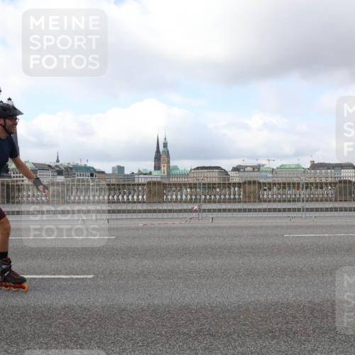 29.06.2025 - hella hamburg halbmarathon Lena Gebhardt http://msf.ph/oto/8433090 29.06.2025 09:01:04 Lombardsbrücke 432 meine-sportfotos.de