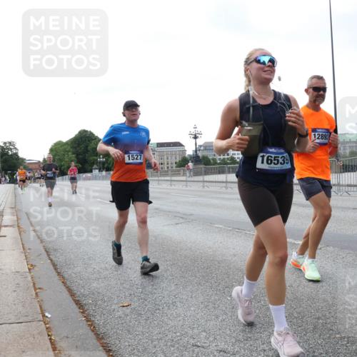 29.06.2025 - hella hamburg halbmarathon Lena Gebhardt http://msf.ph/oto/8433096 29.06.2025 10:08:11 Lombardsbrücke 7348, 1527, 16539, 12893, 1079, 1527, 2309, 2427, 3328, 4228, 4864, 5100, 5287, 5926, 6918, 7198, 7348, 7476, 7760, 8585, 9071, 9457, 9616, 9823, 9966, 10609, 10703, 10857, 11114, 11394, 11641, 12658, 12789, 12893, 13014, 13458, 14631, 15429, 15785, 16439, 16539, 16809, 16915, 18270, 18325, 18531 meine-sportfotos.de