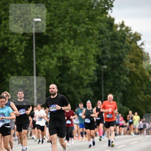 29.06.2025 - hella hamburg halbmarathon Dr. Thomas Lammeyer http://msf.ph/oto/8433130 29.06.2025 10:52:58 Kennedybrücke 1157, 1174, 1175, 1392, 1463, 1701, 1720, 2067, 3049, 3077, 3215, 4327, 5010, 5714, 5952, 6950, 7394, 8719, 9552, 9691, 9775, 9787, 10366, 10794, 11000 meine-sportfotos.de