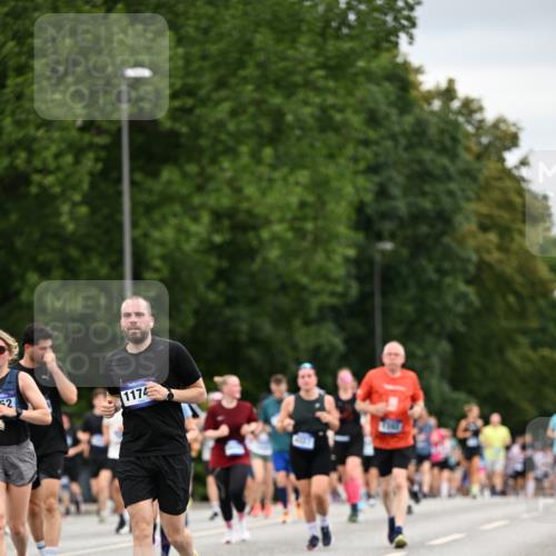 29.06.2025 - hella hamburg halbmarathon Dr. Thomas Lammeyer http://msf.ph/oto/8433156 29.06.2025 10:52:58 Kennedybrücke 1157, 1174, 1175, 1392, 1463, 1701, 1720, 2067, 3049, 3077, 3215, 4327, 5010, 5714, 5952, 6950, 7394, 8719, 9552, 9691, 9775, 9787, 10366, 10794, 11000 meine-sportfotos.de