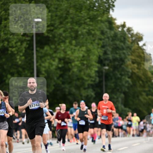29.06.2025 - hella hamburg halbmarathon Dr. Thomas Lammeyer http://msf.ph/oto/8433162 29.06.2025 10:52:59 Kennedybrücke 1157, 1174, 1175, 1392, 1463, 1701, 1720, 2067, 3077, 3215, 4327, 5010, 5714, 5952, 6950, 7394, 8719, 9552, 9691, 9775, 9787, 10366, 10794, 11000 meine-sportfotos.de