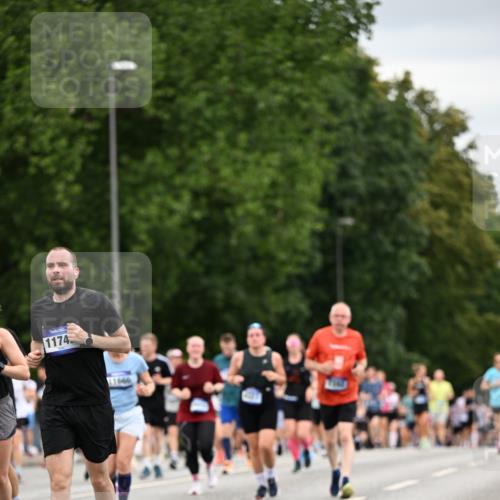 29.06.2025 - hella hamburg halbmarathon Dr. Thomas Lammeyer http://msf.ph/oto/8433177 29.06.2025 10:52:59 Kennedybrücke 1157, 1174, 1175, 1392, 1463, 1701, 1720, 2067, 3077, 3215, 4327, 5010, 5714, 5952, 6950, 7394, 8719, 9552, 9691, 9775, 9787, 10366, 10794, 11000 meine-sportfotos.de