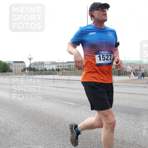 29.06.2025 - hella hamburg halbmarathon Lena Gebhardt http://msf.ph/oto/8433187 29.06.2025 10:08:12 Lombardsbrücke 7348, 1527, 1079, 1527, 2309, 2427, 3328, 4228, 4864, 5100, 5287, 5926, 6590, 6918, 7198, 7348, 7476, 7760, 8585, 9071, 9457, 9616, 9823, 9966, 10609, 10703, 10857, 11114, 11394, 11641, 11780, 12658, 12789, 12893, 13014, 13458, 14631, 14902, 14965, 15429, 15785, 16439, 16539, 16809, 16915, 18270, 18325, 18531 meine-sportfotos.de