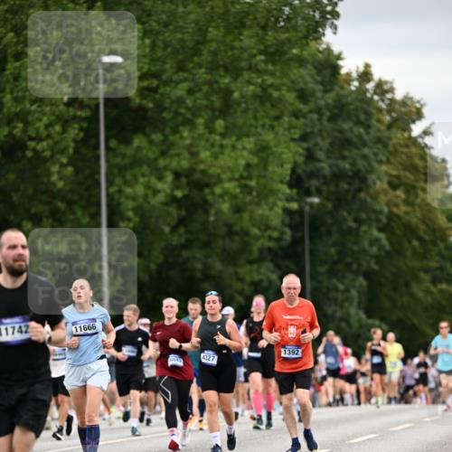 29.06.2025 - hella hamburg halbmarathon Dr. Thomas Lammeyer http://msf.ph/oto/8433195 29.06.2025 10:53:00 Kennedybrücke 1157, 1174, 1175, 1392, 1463, 1701, 1720, 2067, 3077, 3215, 3486, 4327, 5010, 5714, 5952, 6950, 7394, 7532, 8719, 9552, 9691, 9775, 10366, 10794, 11000 meine-sportfotos.de