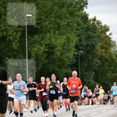 29.06.2025 - hella hamburg halbmarathon Dr. Thomas Lammeyer http://msf.ph/oto/8433206 29.06.2025 10:53:00 Kennedybrücke 1157, 1174, 1175, 1392, 1463, 1701, 1720, 2067, 3077, 3215, 3486, 4327, 5010, 5714, 5952, 6950, 7394, 7532, 8719, 9552, 9691, 9775, 10366, 10794, 11000 meine-sportfotos.de