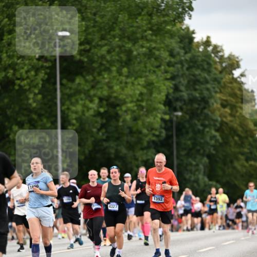 29.06.2025 - hella hamburg halbmarathon Dr. Thomas Lammeyer http://msf.ph/oto/8433210 29.06.2025 10:53:00 Kennedybrücke 1157, 1174, 1175, 1392, 1463, 1701, 1720, 2067, 3077, 3215, 3486, 4327, 5010, 5714, 5952, 6950, 7394, 7532, 8719, 9552, 9691, 9775, 10366, 10794, 11000 meine-sportfotos.de