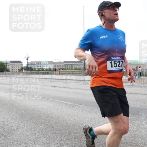 29.06.2025 - hella hamburg halbmarathon Lena Gebhardt http://msf.ph/oto/8433215 29.06.2025 10:08:12 Lombardsbrücke 7348, 1527, 1079, 1527, 2309, 2427, 3328, 4228, 4864, 5100, 5287, 5926, 6590, 6918, 7198, 7348, 7476, 7760, 8585, 9071, 9457, 9616, 9823, 9966, 10609, 10703, 10857, 11114, 11394, 11641, 11780, 12658, 12789, 12893, 13014, 13458, 14631, 14902, 14965, 15429, 15785, 16439, 16539, 16809, 16915, 18270, 18325, 18531 meine-sportfotos.de