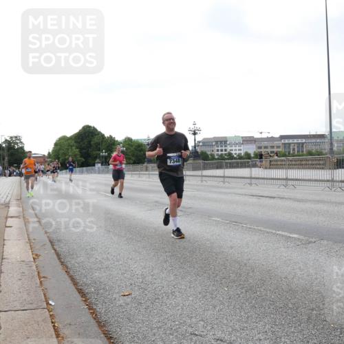 29.06.2025 - hella hamburg halbmarathon Lena Gebhardt http://msf.ph/oto/8433233 29.06.2025 10:08:14 Lombardsbrücke 7348, 1079, 1527, 2309, 2427, 3328, 4228, 4864, 5100, 5287, 5926, 6590, 6918, 7198, 7348, 7476, 8585, 9071, 9457, 9616, 9823, 9966, 10609, 10703, 10857, 11780, 12658, 12789, 12893, 13014, 13458, 14631, 14902, 14965, 15429, 15785, 16439, 16539, 16809, 16915, 18270, 18325, 18531 meine-sportfotos.de