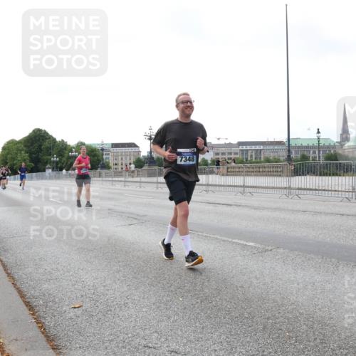 29.06.2025 - hella hamburg halbmarathon Lena Gebhardt http://msf.ph/oto/8433283 29.06.2025 10:08:15 Lombardsbrücke 7348, 7348, 1079, 1427, 1527, 2309, 2427, 3328, 4228, 4864, 5287, 5926, 6590, 6918, 7198, 7348, 7476, 8585, 9071, 9457, 9616, 9823, 9966, 10609, 10857, 11780, 12658, 12789, 12893, 13014, 13458, 14631, 14902, 14965, 15429, 15785, 16439, 16809, 16915, 18325, 18531 meine-sportfotos.de