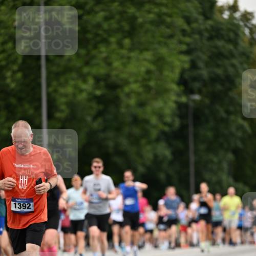 29.06.2025 - hella hamburg halbmarathon Dr. Thomas Lammeyer http://msf.ph/oto/8433296 29.06.2025 10:53:04 Kennedybrücke 1142, 1157, 1174, 1175, 1392, 1463, 1701, 1720, 2067, 3215, 3486, 4327, 5010, 5714, 7394, 7532, 8719, 9552, 9691, 10366, 10794, 11000 meine-sportfotos.de