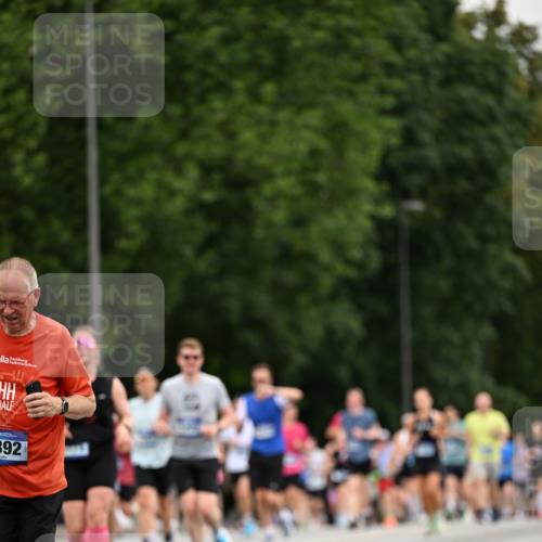29.06.2025 - hella hamburg halbmarathon Dr. Thomas Lammeyer http://msf.ph/oto/8433307 29.06.2025 10:53:04 Kennedybrücke 1142, 1157, 1174, 1175, 1392, 1463, 1701, 1720, 2067, 3215, 3486, 4327, 5010, 5714, 7394, 7532, 8719, 9552, 9691, 10366, 10794, 11000 meine-sportfotos.de
