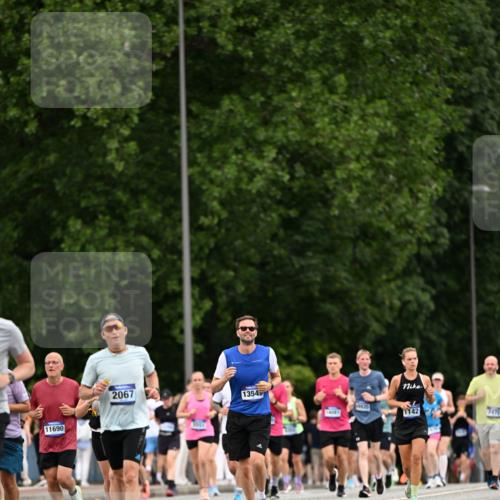 29.06.2025 - hella hamburg halbmarathon Dr. Thomas Lammeyer http://msf.ph/oto/8433350 29.06.2025 10:53:07 Kennedybrücke 1142, 1157, 1174, 1175, 1392, 1701, 1720, 2067, 3215, 3486, 4327, 5010, 5551, 5714, 7394, 7532, 8719, 9341, 9552, 9691, 10794, 11000 meine-sportfotos.de