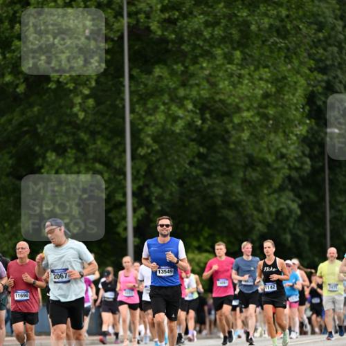 29.06.2025 - hella hamburg halbmarathon Dr. Thomas Lammeyer http://msf.ph/oto/8433368 29.06.2025 10:53:08 Kennedybrücke 1142, 1157, 1174, 1175, 1392, 1701, 1720, 2067, 3215, 3486, 4327, 5010, 5551, 5714, 7394, 7532, 8719, 9341, 9552, 9691, 10794, 11000 meine-sportfotos.de