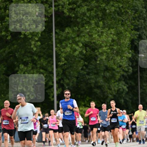 29.06.2025 - hella hamburg halbmarathon Dr. Thomas Lammeyer http://msf.ph/oto/8433377 29.06.2025 10:53:08 Kennedybrücke 1142, 1157, 1174, 1175, 1392, 1701, 1720, 2067, 3215, 3486, 4327, 5010, 5551, 5714, 7394, 7532, 8719, 9341, 9552, 9691, 10794, 11000 meine-sportfotos.de