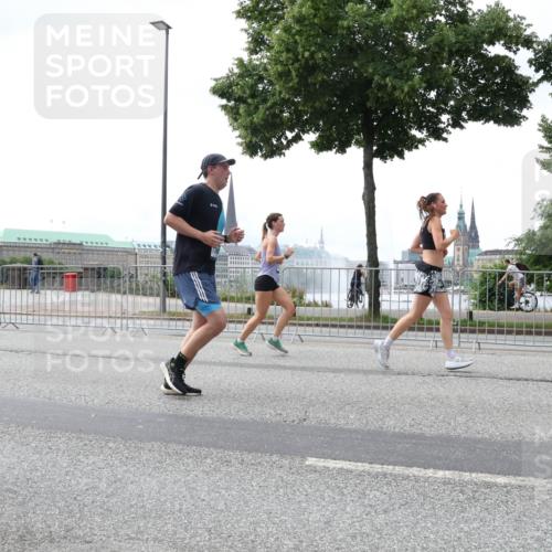 29.06.2025 - hella hamburg halbmarathon Lena Gebhardt http://msf.ph/oto/8433380 29.06.2025 10:44:31 Lombardsbrücke 5647, 1345, 1519, 1802, 1804, 2186, 2343, 2610, 2674, 2692, 3065, 3506, 3596, 4215, 4496, 4898, 4968, 5127, 5355, 5647, 5649, 5730, 5731, 6002, 7216, 7326, 7610, 7818, 7842, 8272, 8591, 8763, 8957, 9084, 9085, 9331, 9333, 9397, 9510, 9536, 10006, 10223, 10303, 10304, 10416, 11272, 11825, 11955, 12318, 12322, 12409, 12803, 12995, 13262, 13288, 13330, 13390, 13906, 14091, 14123, 14350, 14654, 14681, 14971, 18454, 18459 meine-sportfotos.de