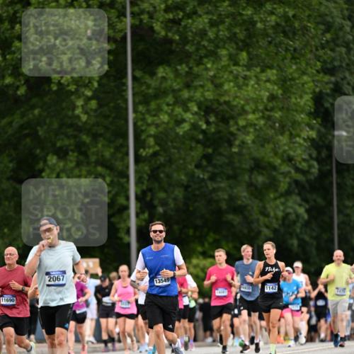 29.06.2025 - hella hamburg halbmarathon Dr. Thomas Lammeyer http://msf.ph/oto/8433381 29.06.2025 10:53:08 Kennedybrücke 1142, 1157, 1174, 1175, 1392, 1701, 1720, 2067, 3215, 3486, 4327, 5010, 5551, 5714, 7394, 7532, 8719, 9341, 9552, 9691, 10794, 11000 meine-sportfotos.de