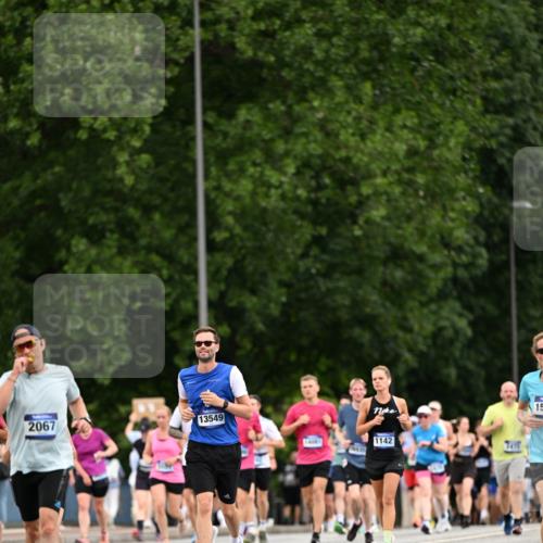 29.06.2025 - hella hamburg halbmarathon Dr. Thomas Lammeyer http://msf.ph/oto/8433409 29.06.2025 10:53:08 Kennedybrücke 1142, 1157, 1174, 1175, 1392, 1701, 1720, 2067, 3215, 3486, 4327, 5010, 5551, 5714, 7394, 7532, 8719, 9341, 9552, 9691, 10794, 11000 meine-sportfotos.de