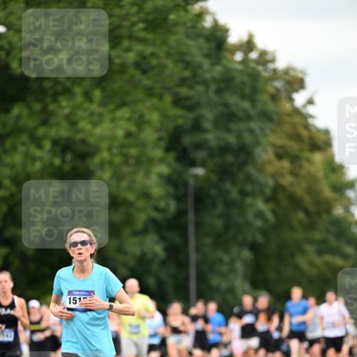 29.06.2025 - hella hamburg halbmarathon Dr. Thomas Lammeyer http://msf.ph/oto/8433453 29.06.2025 10:53:12 Kennedybrücke 1142, 1157, 1174, 1175, 1392, 1626, 1701, 2067, 2475, 3383, 3486, 4327, 5010, 5551, 7394, 7532, 8719, 9341, 9552, 9691, 10204, 10794, 11000 meine-sportfotos.de