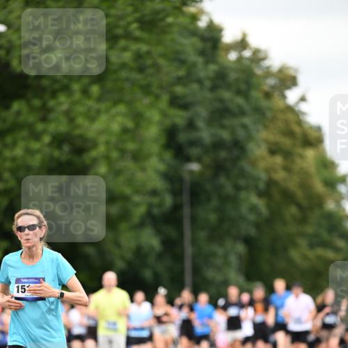 29.06.2025 - hella hamburg halbmarathon Dr. Thomas Lammeyer http://msf.ph/oto/8433472 29.06.2025 10:53:12 Kennedybrücke 1142, 1157, 1174, 1175, 1392, 1626, 1701, 2067, 2475, 3383, 3486, 4327, 5010, 5551, 7394, 7532, 8719, 9341, 9552, 9691, 10204, 10794, 11000 meine-sportfotos.de