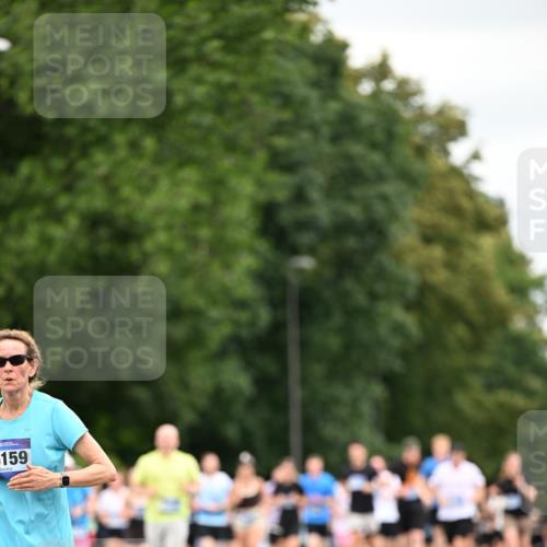 29.06.2025 - hella hamburg halbmarathon Dr. Thomas Lammeyer http://msf.ph/oto/8433481 29.06.2025 10:53:13 Kennedybrücke 1142, 1157, 1174, 1175, 1392, 1626, 1701, 2067, 2475, 3383, 3486, 4327, 5010, 5551, 7394, 7532, 8719, 9341, 9552, 9691, 10204, 10794, 11000 meine-sportfotos.de